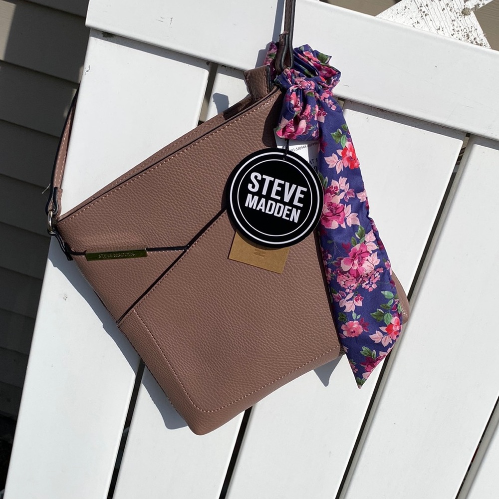 Steve Madden cross body purse.